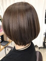 メタ(META) ボブ×プラチナアッシュカラーでスタイリッシュな大人に☆