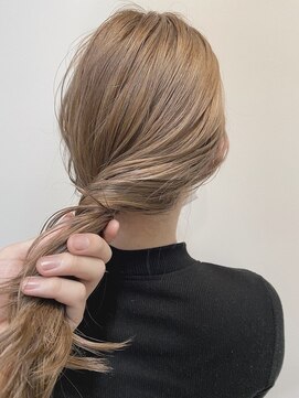 リノショアーズ 元町店(RINOSHORES) ハイトーンカラーシルキーベージュくびれロングヘア暖色系