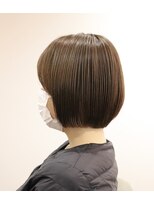 ウィスカーヘアー(whisker hair)&nbsp;大人シンプルボブ　ストレートボブ　ベージュアッシュ