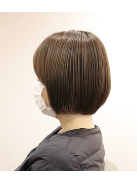 ウィスカーヘアー(whisker hair) 大人シンプルボブ　ストレートボブ　ベージュアッシュ