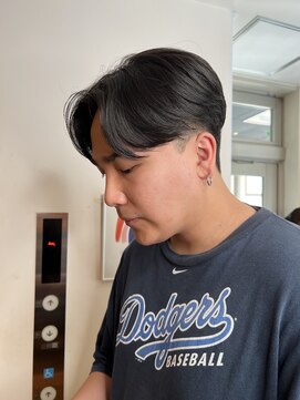 エクリ 麻布十番(equri) 毛流れパーマセンターパート