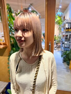 シツ(situ) ボブ　切りっぱなしボブ　ブロンド　ブリーチ