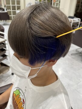 ワークスヘアー(WORKS HAIR) 刈り上げマッシュ　イヤリングカラー　インナーブルー