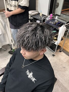 イーラ(era) メンズパーマホワイトメッシュ縦落ちツイスパマッシュ