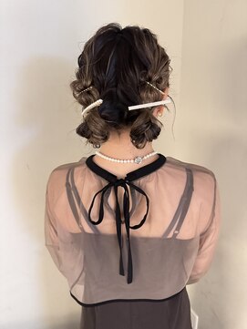 シキ(SIKI) 【ayana】キュートで品のあるお呼ばれヘア