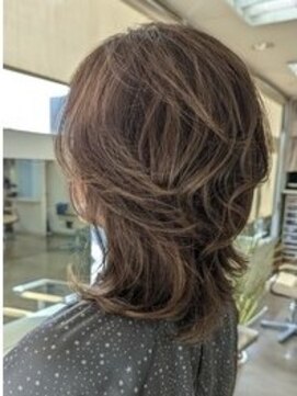 ヘアデザイニング ズーム 飯田橋店(hairdesigning Zoom) 30代40代50代：スタイリッシュ外はねレイヤー