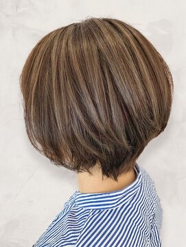 ファイン 三笠店(Fine) 艶感ミルクティーベージュトリートメントハイライトショートヘア