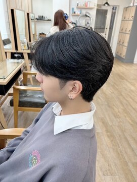 ネオリーブ クーロ メゾン 横浜(Neolive curro Maison) 韓国マッシュ　センターパートフェザーパーマ　MEN’S HAIR
