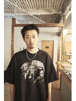 ソーレ(sole)&nbsp;バンドTに合うパンクな雰囲気の黒髪短髪スパイキーショート