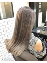 サロンドミルク 溝の口店(salon de MiLK)&nbsp;ストレートでも可愛いシルバーグレージュ