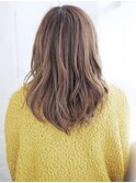 透け感バングのミックスカールスタイル
