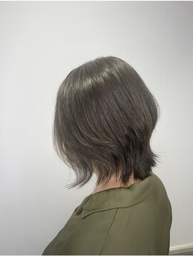 リーオオサカ(Lee Osaka) 【Lee大阪店】透明感☆くびれウルフ/新出奈津樹