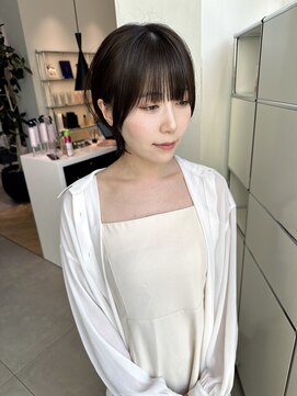 ステア ケース(stair case) 大人かわいい黒髪外ハネショートボブ耳かけサイドバング