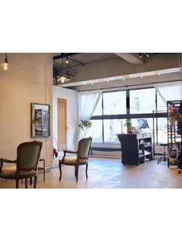 本物志向の大人女性に♪ゆったりと寛げる落ち着いた空間で、髪や頭皮のお悩みに真摯に向き合います☆