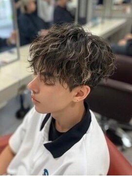 キングオブヘア バイ ノイズ 梅田茶屋町店(KING of hair by NOISM) マッシュスパイラルパーママッシュウルフメンズ髪型センター分け
