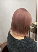 ピンクベージュ×切りっぱボブ
