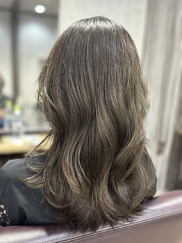 セビアン(Cest Bien)の写真/落ち着いた内装×居心地の良い雰囲気が人気!トリートメントは日本人の髪に合わせてAujuaをご用意してます♪