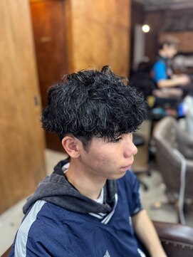 ロルド シェリ(Rold Cheri) 【山本智文】黒髪波巻きパーマメンズマッシュ