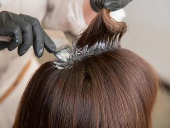 カラコ 加古川店(KARACO)の写真/[リタッチカラー￥2700/全体￥3500～] 白髪染めカラー専門店で、自宅染めより楽に、傷まず綺麗な仕上がりに*