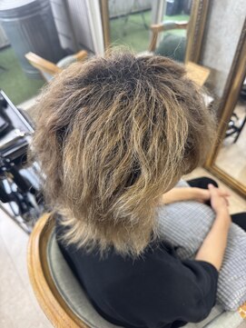 アンフィドットドゥルドゥ(AnFye.dueldo) ブリーチ毛も高難易度縮毛矯正で艶髪に変身♪