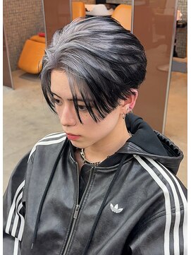 テンバイリップスヘアー(TEN by LIPPS hair) ホワイトシルバーアッシュエンドカラーツーブロセンターパート