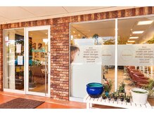ヘアー ブランシェ 竹城台店(HAIR Branche)の雰囲気(駐車場も完備で車でもOK☆店の前のメダカ通る方に大人気(笑)☆)