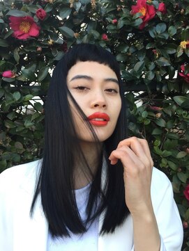 エッジ(EDGE) 黒髪ロング