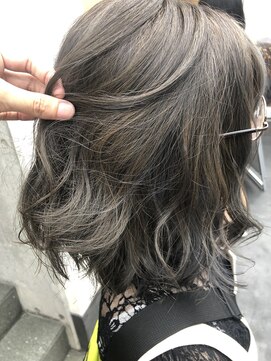 ビヨンドイー(beyond E) グレージュロブ