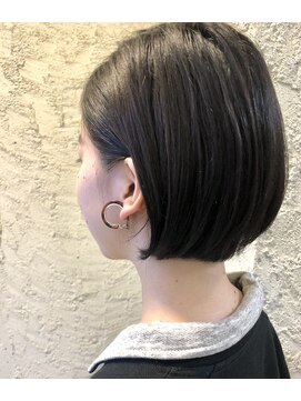 ペネロープ(Penelope) 耳掛けミニボブ/ダークアッシュ　担当　夕島