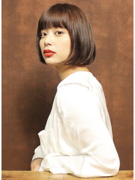 シアンデルカ(CYANDELUCCA) 目力アップのシンプルボブ