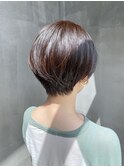 - 長めの前髪の大人なショートヘア -　BACK