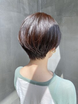 ローリー(Rowlly) - 長めの前髪の大人なショートヘア -　BACK