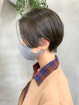 テトヘアー(teto hair) ハンサムショート、オリーブベージュ、前下がり、センターパート