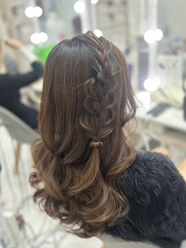 ラモ(RAMO) サイド編み込みたらし巻き下ろし