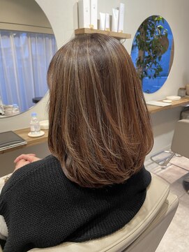 ジュアヘア(Jua hair) ミディアムレイヤー　白髪ぼかしハイライト