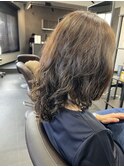 パーマはレイヤーを入れて軽い動きの出るスタイルに