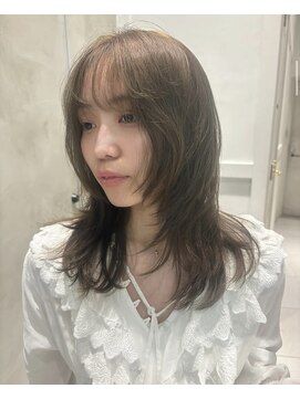 アルティファータ(artifata) オリーブベージュ レイヤーカット 顔周りレイヤー