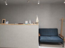 セカンドハウス(2nd House)の雰囲気（待合席はソファーでゆったり！早く来てしまっても大丈夫！）
