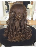 ヘアアンドメイク ゼン ヨコハマ(Hair&Make ZEN YOKOHAMA)&nbsp;3連お花のハーフアップ