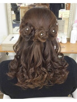 ヘアアンドメイク ゼン ヨコハマ(Hair&Make ZEN YOKOHAMA) 3連お花のハーフアップ