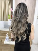 ジゼル(gisele)&nbsp;(稲毛)伸びてきたバレイヤージュにハイライト