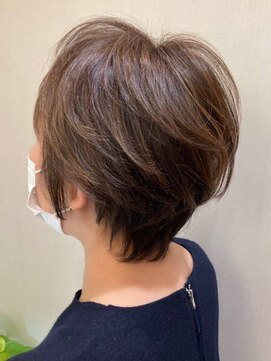 ソシエ 上大岡店 ふんわりショート/白髪ぼかしハイライト/大人女性/50代/60代