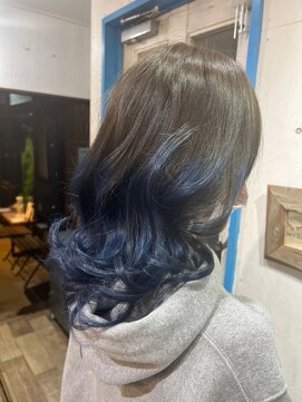 リッカヘアー(Ricca hair) 波巻きパーマオリーブグリーン裾カラーブルーサファイア