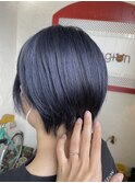 クールネイビー＆甘々ショートでギャップ可愛いスタイル♪