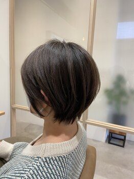 ルーム(room)の写真/世界初の特許取得済み小顔補正立体カット【ステップボーン】で一人一人の骨格に合わせた骨格矯正カット◎
