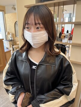 スニュウ(snuw) ふんわりミディアムヘア/顔まわりカット