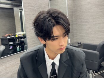 ローグ(ROGUE)の写真/【再現性◎な韓国メンズヘア】ニュアンスパーマやシャドウパーマで作るセンターパートやカルマヘア大好評*