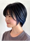 透明感ブルーのくびれレイヤーショート