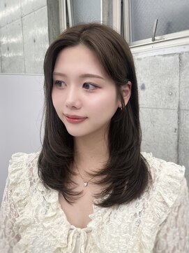 エヌアイ オモテサンドウ(ni omotesando) ミディアムレイヤー/オリーブベージュ/前髪カット 上野