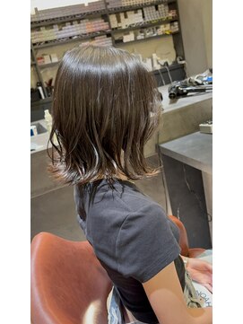 クロワ(croix) 外はねMIXボブ